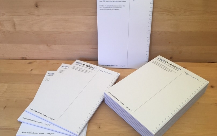 notitieblokjes, memoblokjes of schrijfblokjes in elk formaat of uitvoering.